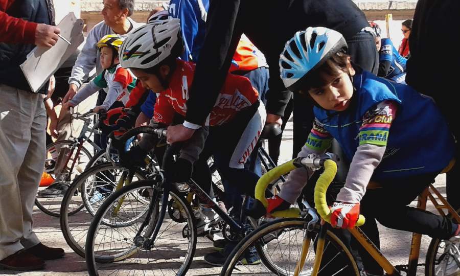 UNA FIESTA HERMOSA DE LA FAMILIA CICLISTA. GRACIAS PEDRO CAÍNO